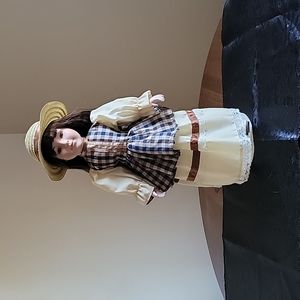 Vintage porcelain Country Doll